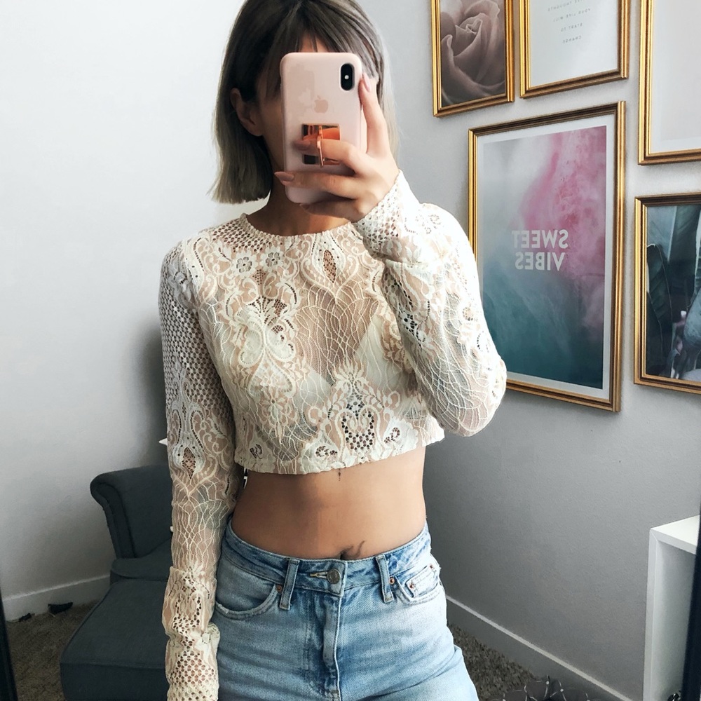 MISSGUIDED LACE LONG SLEEVE CROP TOP W/ ZIPPER